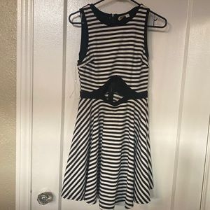 Chute flair, cut out sleeveless dress